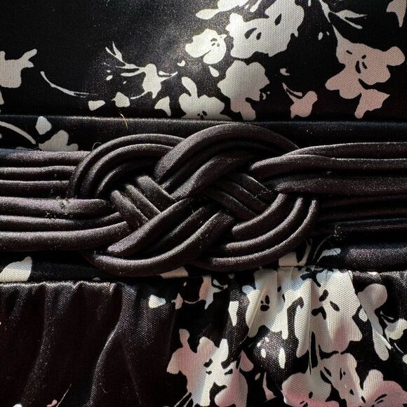 Torrid Plus Size Floral Print Sweetheart Strapless Summer Top Size 2 - Picture 3 of 5